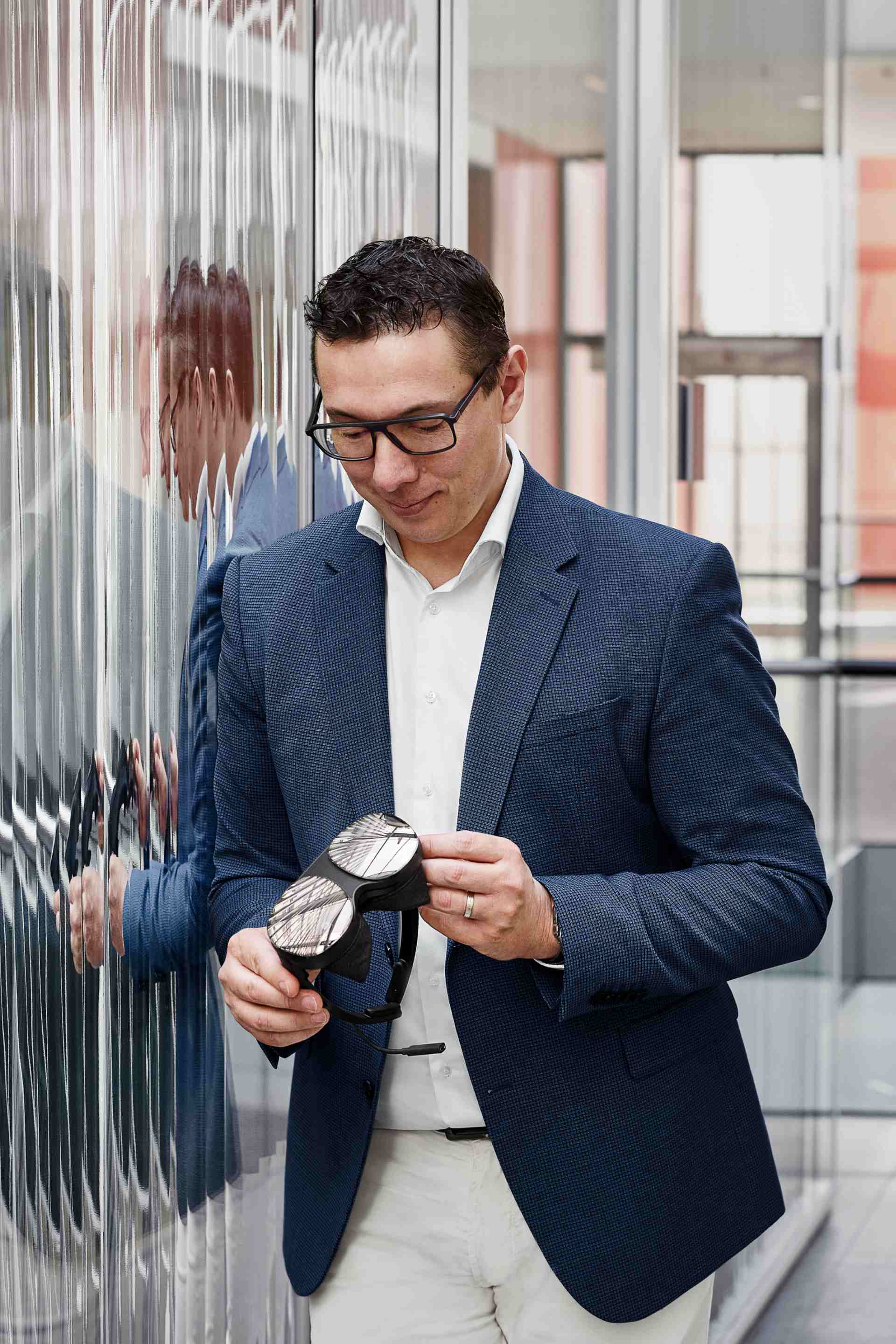 Giorgio Delucchi holding VR glasses in his hand.