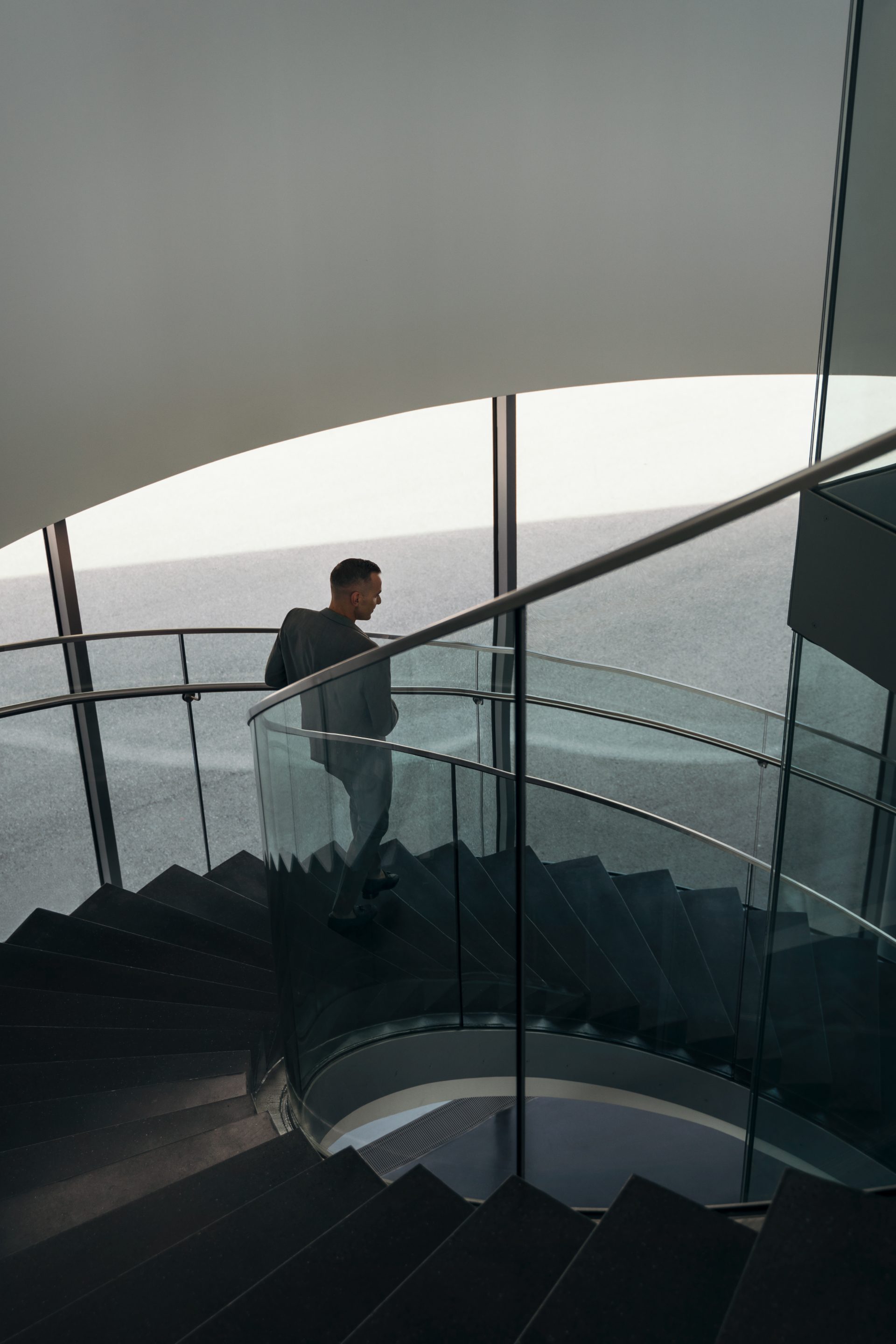 Henrik Wenders going down the stairs.